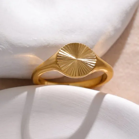 ^NEW 18K Gold Plated Round Textured Signet Coin Ring - Picture 3 of 7